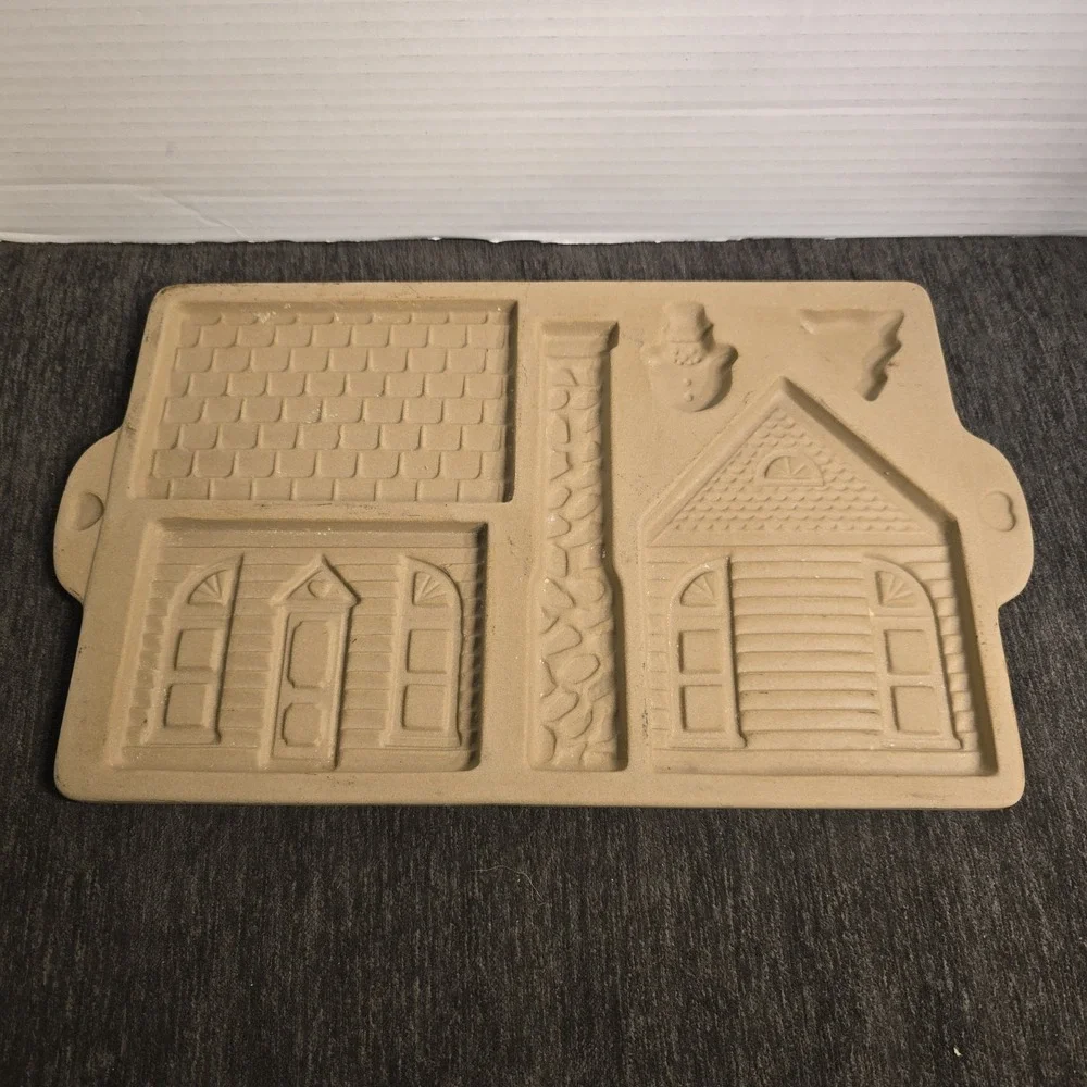 Pampered Chef Stoneware Gingerbread House Mold